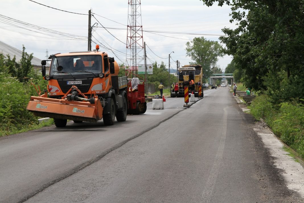 Asfaltări pe strada Toporaşilor