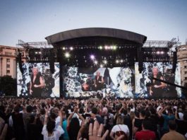 Cum a căzut zidul Parlamentului la concertul trupei Bon Jovi