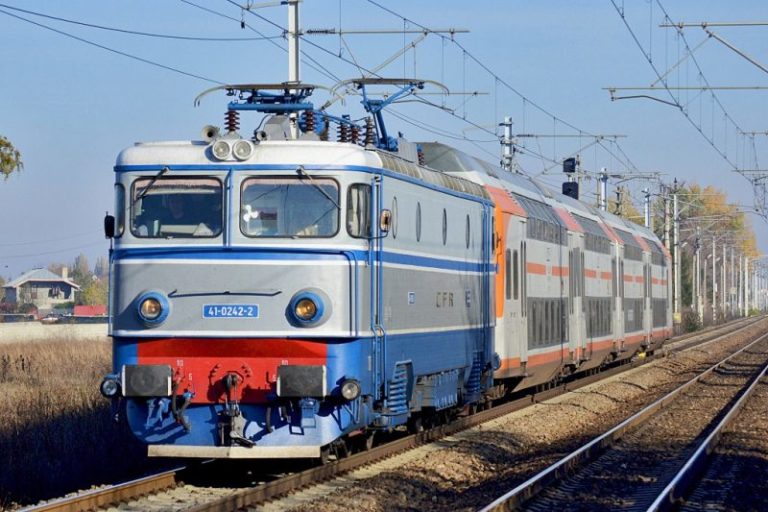 Bărbat cu căștile pe urechi, accidentat mortal de tren