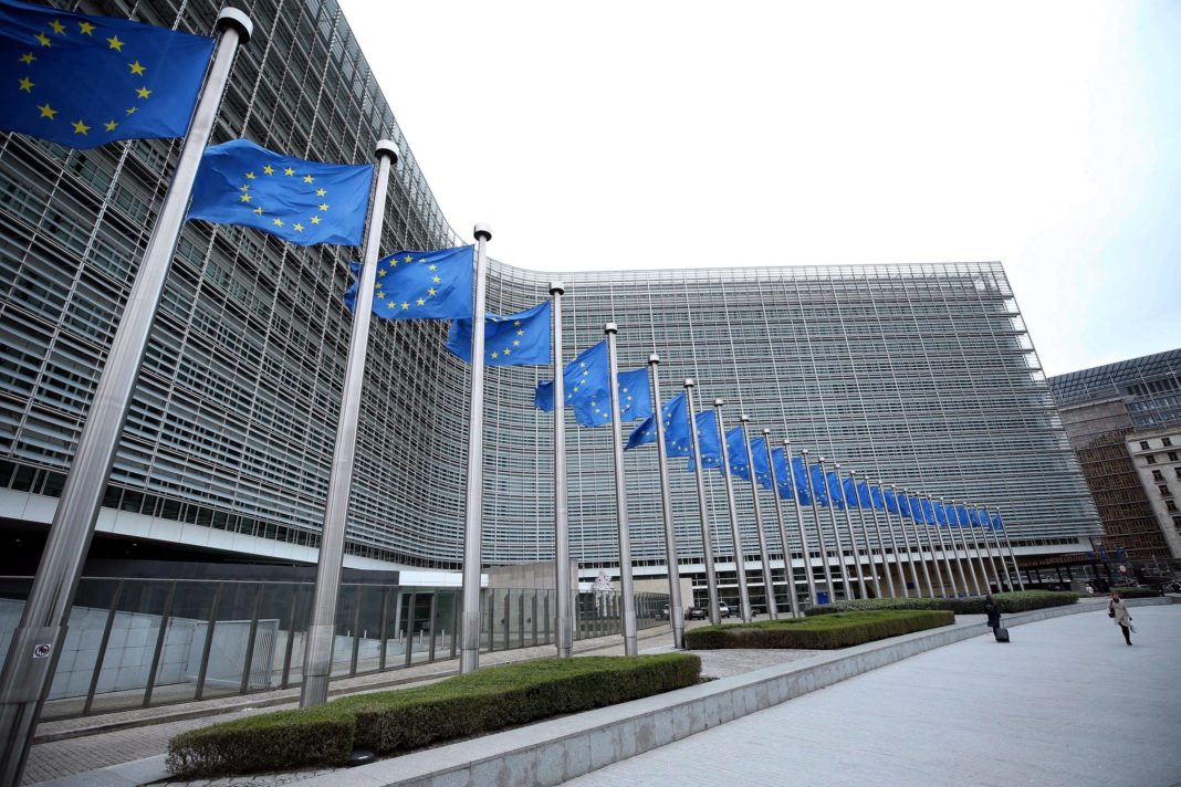 Comisia Europeană: statele membre UE vor fi verificate anual cu privire la respectarea statului de drept