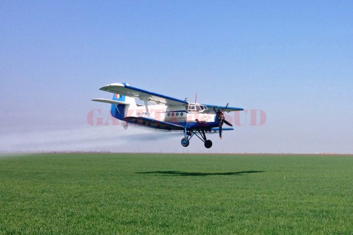 Dezinsecţie făcută cu avionul
