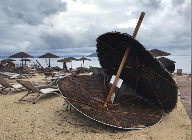 Şase turişti, dintre care doi români, uciși de o furtună în Grecia