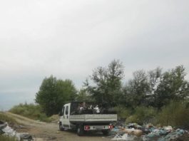 Șofer amendat pentru că a aruncat deșeuri în zona râului Jiu