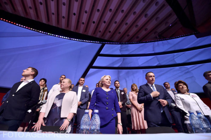 Președintele PSD, Viorica Dăncilă, a anunțat joi că este dispusă să candideze la alegerile prezidențiale dacă partidul îi cere asta. Președintele PSD, Viorica Dăncilă, a anunțat joi că este dispusă să candideze la alegerile prezidențiale dacă partidul îi cere asta.