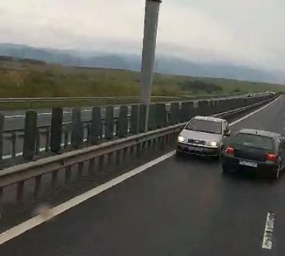 Şofer filmat când mergea pe contrasens pe autostradă