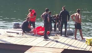 Scafandrii ISU Olt caută cadravrele fetelor dispărute într-un lac din Caracal Scafandrii ISU Olt caută cadravrele fetelor dispărute într-un lac din Caracal