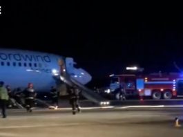 Opt persoane au fost rănite în timpul evacuării unui avion de pasageri