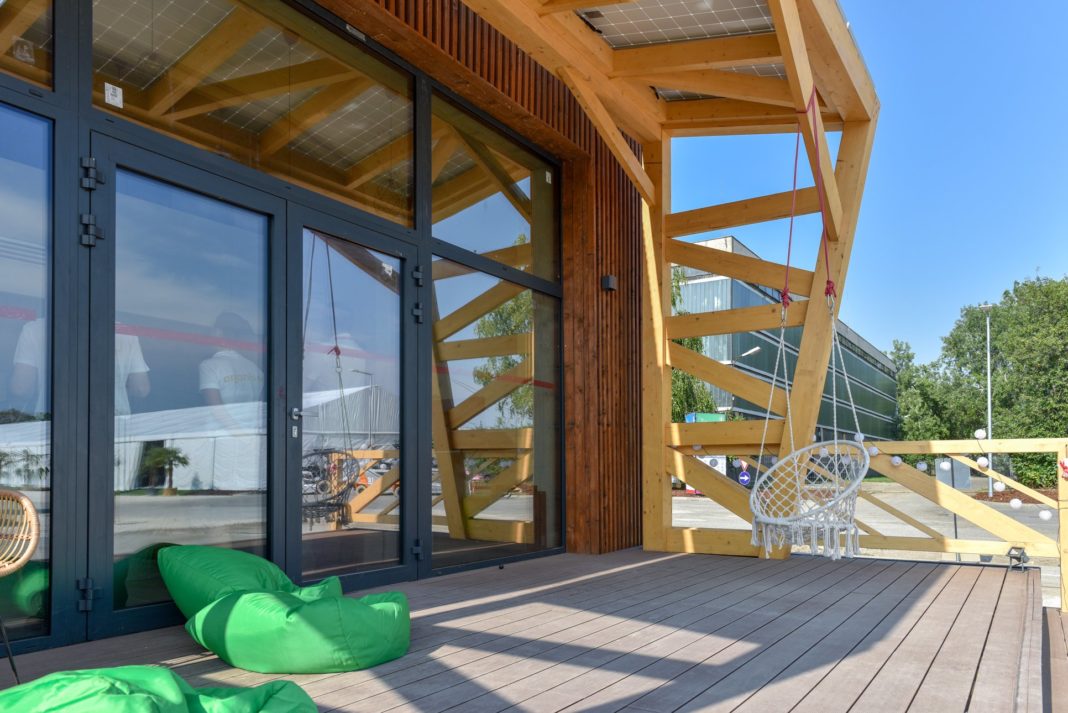 O echipă de români a obținut locul 3 mondial la o competiție de case solare