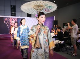 Prezentare inedită de modă în Japonia