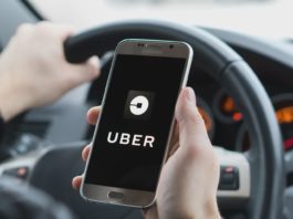 Un bărbat făcea curse Uber deși nu avea permis de conducere