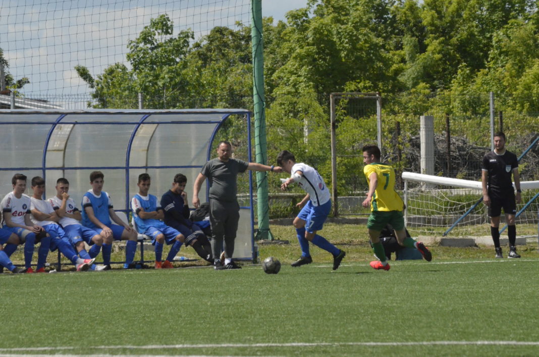 Ionuţ Cimpoeru îşi testează juniorii în compania lui Dinamo şi SCM Vâlcea (Foto: Alex Vîrtosu)