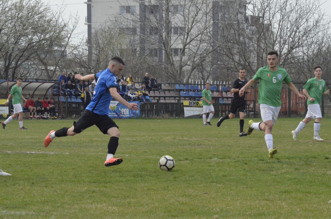 Juniorii cluburilor Universitatea Craiova şi „Gică Popescu“ încep noul sezon de la Liga Elitelor (Foto: Alex Vîrtosu)
