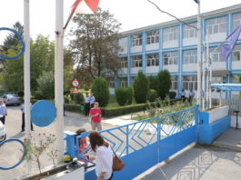 Profesorii de la Colegiul "Ştefan Odobleja" din Craiova speră să reia clădirea pavilion , cedată de administraţia locală Liceului "Voltaire"