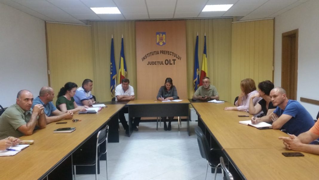 Prefectul județului Olt, Angela Nicolae, a convocat, ieri, în ședință, Centrul Local de Combatere a Bolilor (CLCB) Olt