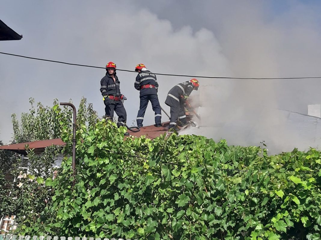 Incendiu la o casă din Craiova