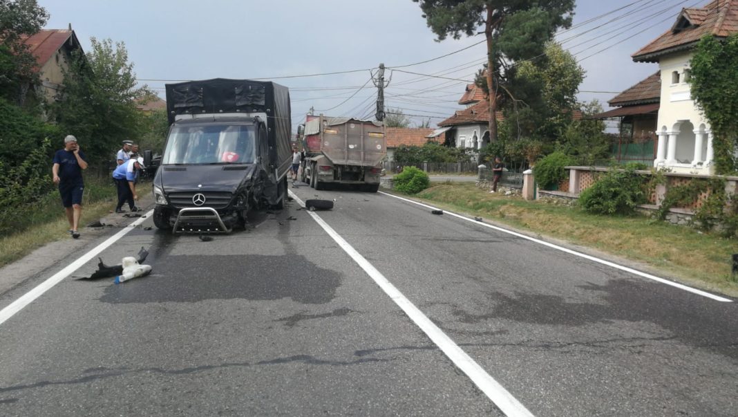 Trei mașini, implicate într-un accident rutier la Telești