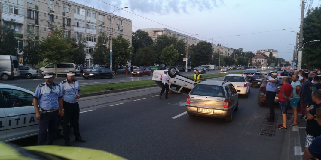 accidentcaleabucuresti Accident rutier în Craiova. O mașină s-a răsturnat