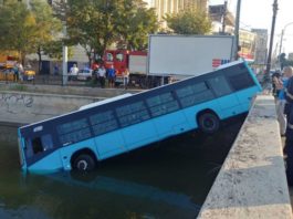 Un autobuz STB a căzut în Dâmboviţa