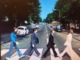 Fanii trupei Beatles aniversează 50 de ani de la celebra fotografie de pe Abbey Road