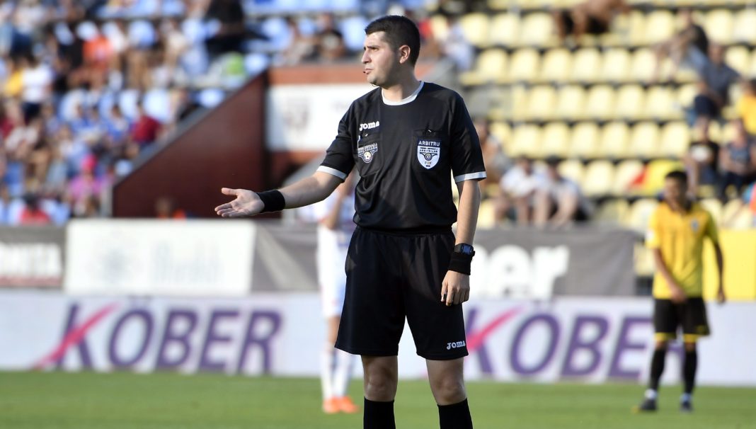 Andrei Chivulete va oficia partida dintre FC Voluntari şi Universitatea Craiova Foto: (fanatik.ro)