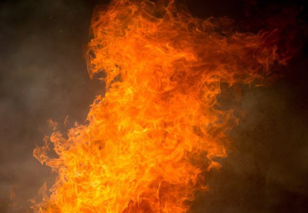 Un bărbat și-a dat foc pe stradă, la Botoșani, și a murit la scurt timp