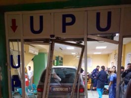 Maşina scăpată de sub control a trecut prin uşile UPU şi a ajuns până lângă biroul de Triaj