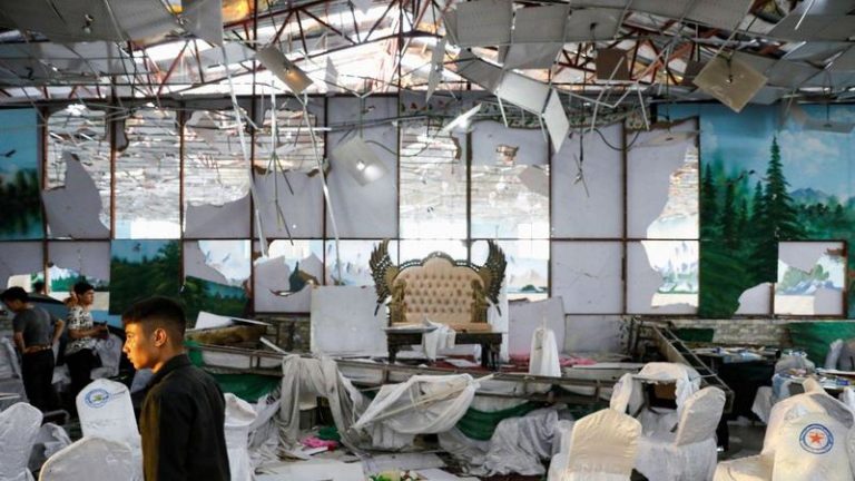 63 de oameni au murit și alți 180 au fost răniți în urma unei explozii la o nuntă din Kabul 63 de oameni au murit și alți 180 au fost răniți în urma unei explozii la o nuntă din Kabul