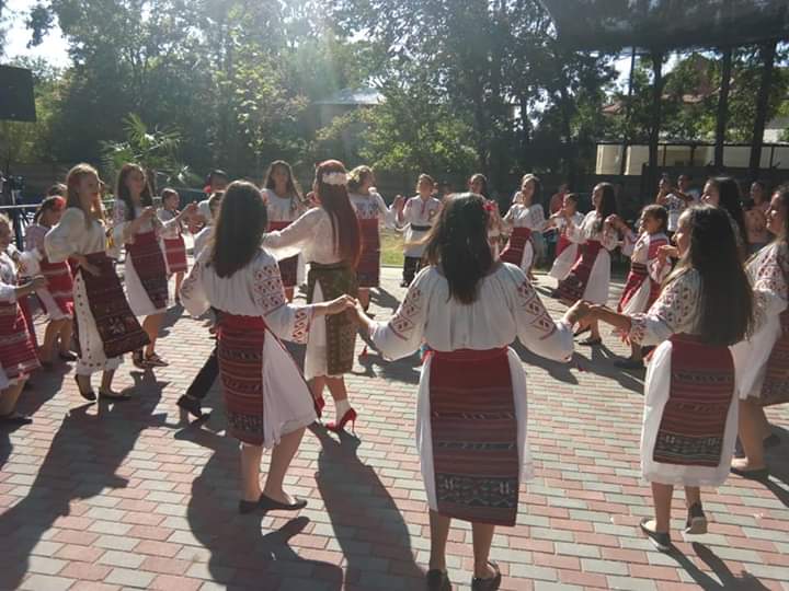  Ansamblul Folcloric „Bordeiaşul“ din Bechet