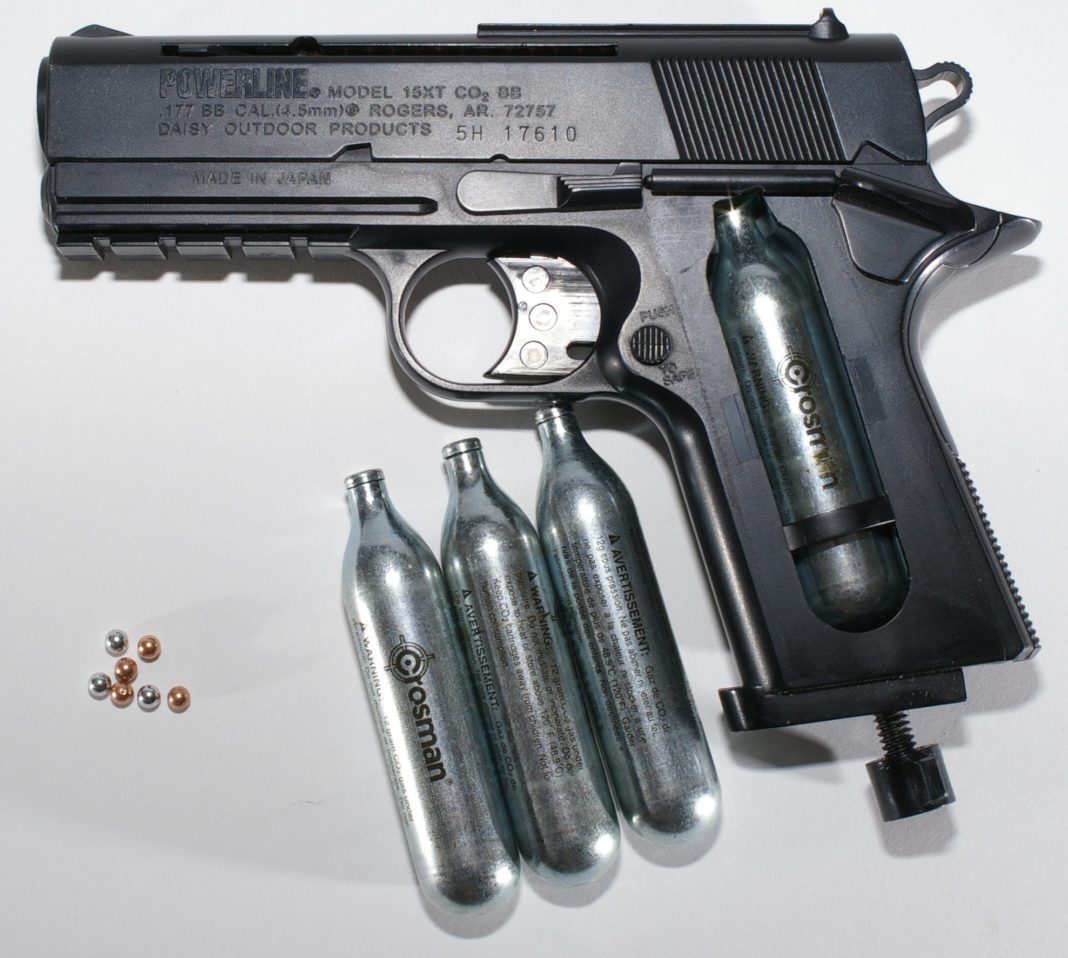 Pistol cu aer comprimat, descoperit în Calafat