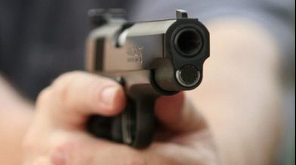 Şofer ameninţat cu un pistol, în trafic