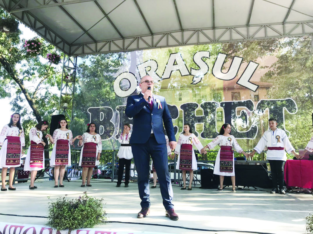 Primarul Adrian Glăvan a dat startul sărbătorii din oraşul Bechet
