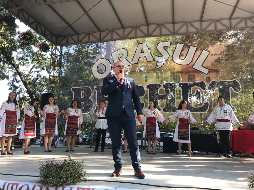 Primarul Adrian Glăvan a dat startul sărbătorii din oraşul Bechet