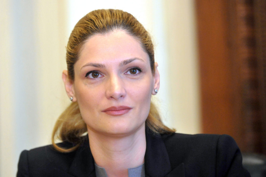 Ministrul de Externe Ramona Mănescu a demisionat din ALDE