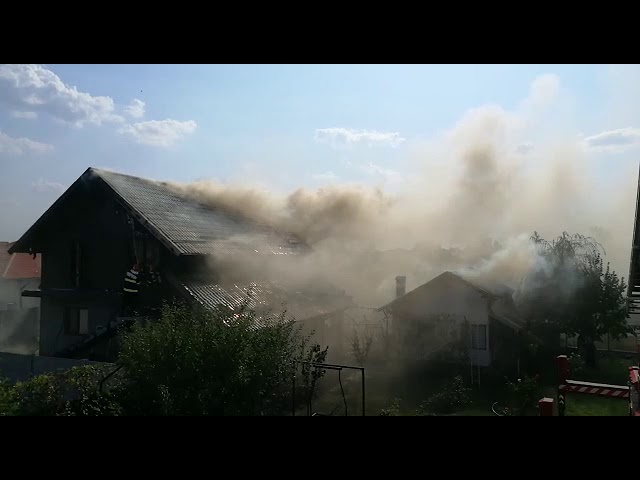 Incendiu puternic la o locuinţă din Slatina