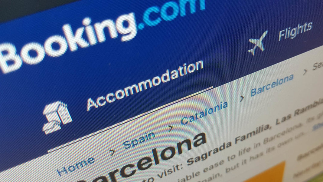 Booking.com induce turiștii în eroare