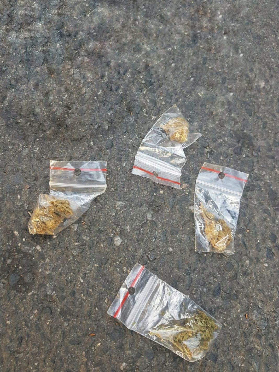 Vâlcea/ Minor prins cu droguri Vâlcea/ Minor prins cu droguri