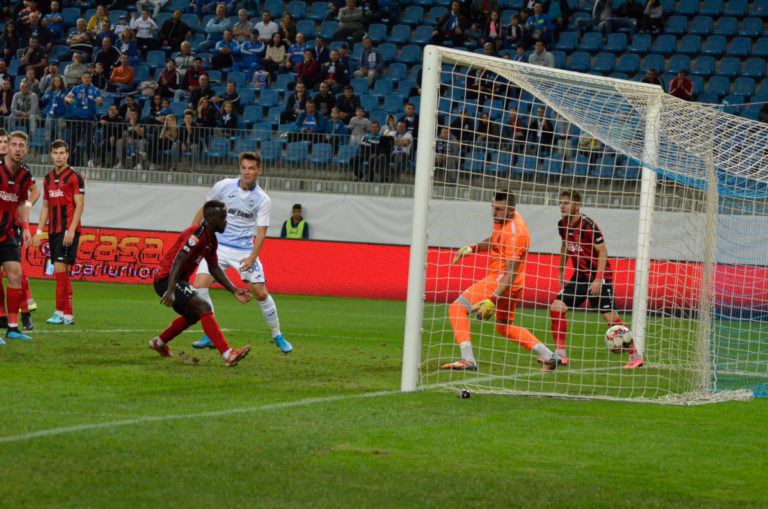 CSM Reşiţa – „U“ Craiova / Luis Nițu a adus calificarea alb-albaştrilor în optimi