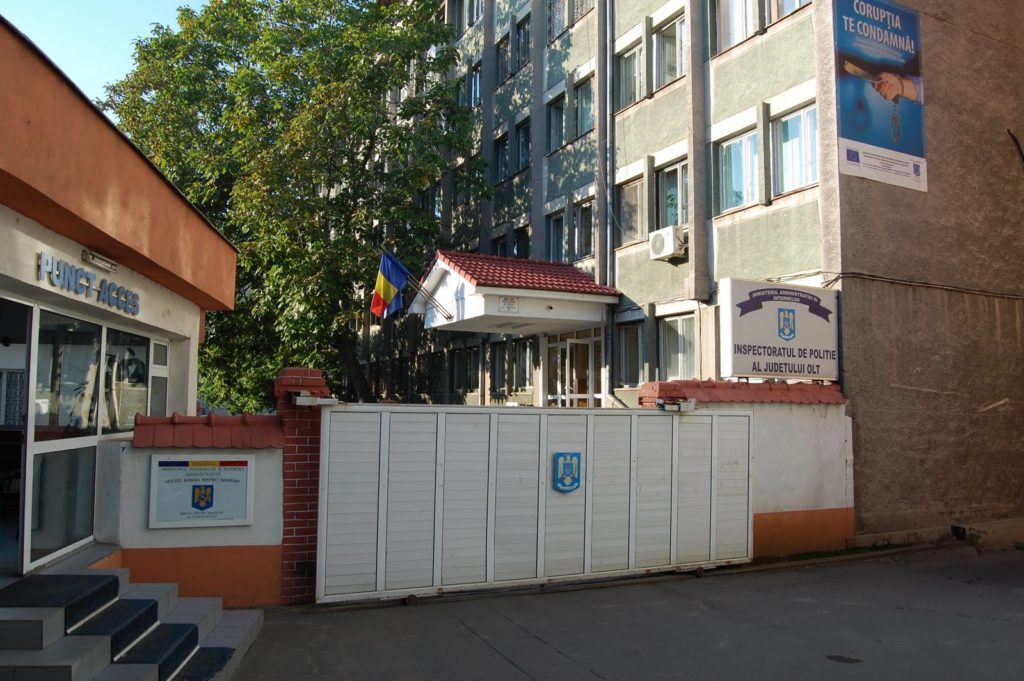 Tânără din Corabia cercetată penal după ce ar fi inventat amenințări pe rețelele sociale. Și-ar fi trimis singură mesajele