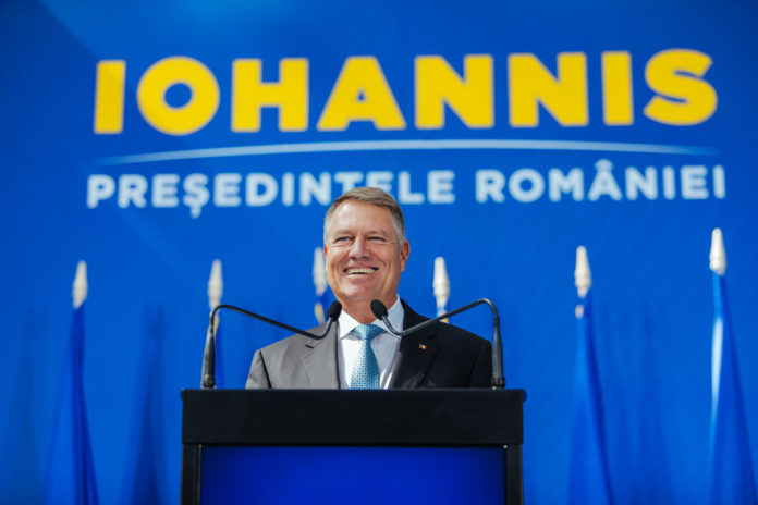 Exit-poll-ul de la ora 21.00 arată că actualul preşedinte al României, Klaus Iohannis, a câştigat un nou mandat la Cotroceni Exit-poll-ul de la ora 21.00 arată că actualul preşedinte al României, Klaus Iohannis, a câştigat un nou mandat la Cotroceni