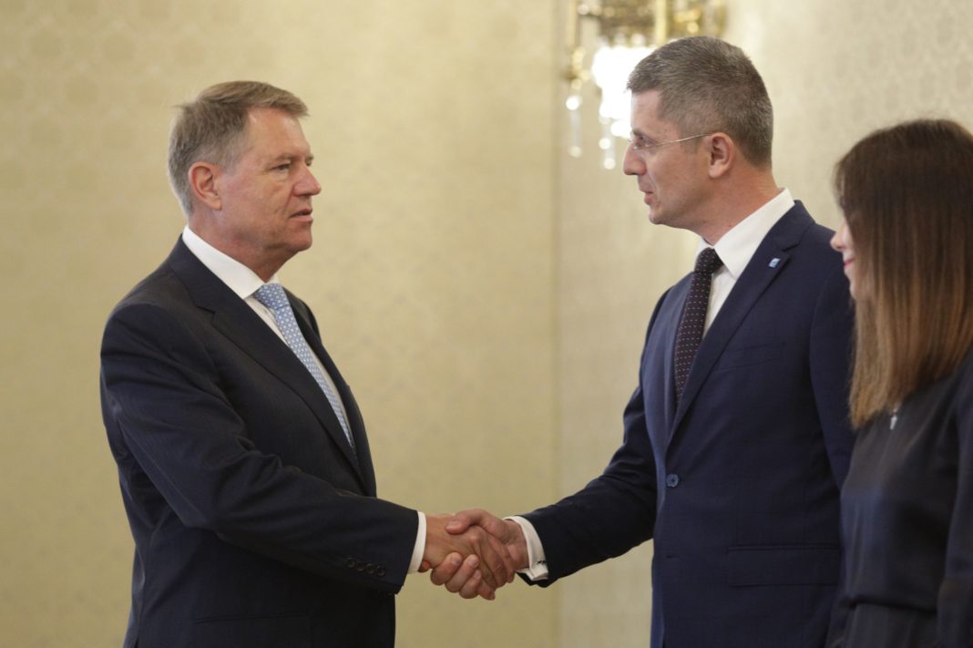 Iohannis și Barna își depun azi candidaturile la prezidențiale