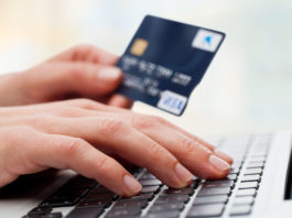 Băncile recomandă clienților să facă plăți online sau cu cardurile contactless