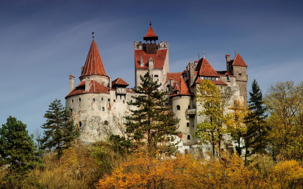Parcul de distracţii ar avea şi un castel al lui Dracula, construit din beton armat după modelul Castelului Bran