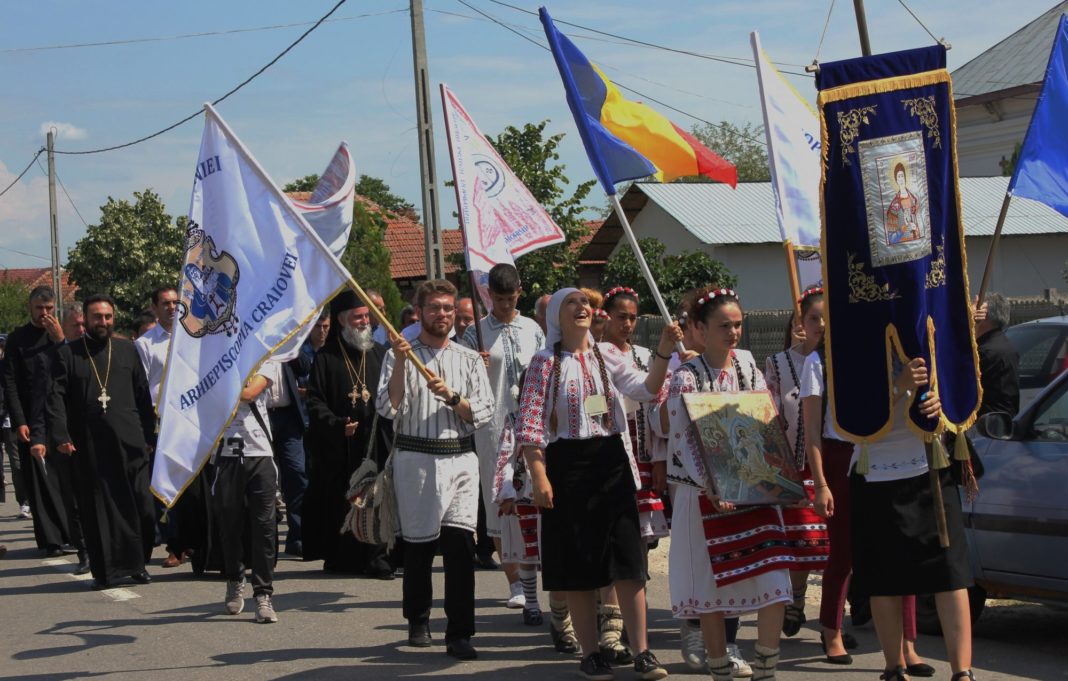 Direcţia 5 şi Tudor Gheorghe concertează în faţa a 4000 de tineri ortodocşi