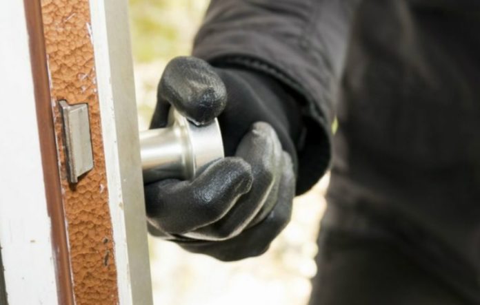 Reţinut pentru furturi din locuintă Reţinut pentru furturi din locuintă
