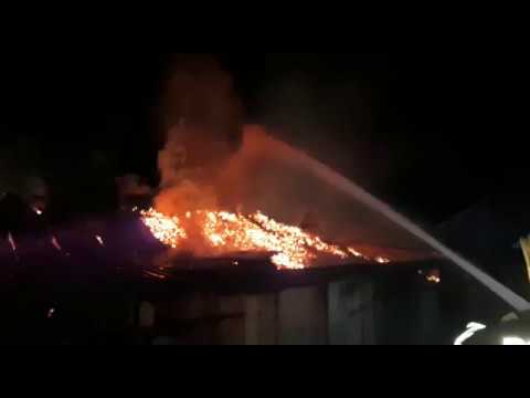 Un depozit cu 2.000 de tone de cereale a ars în totalitate