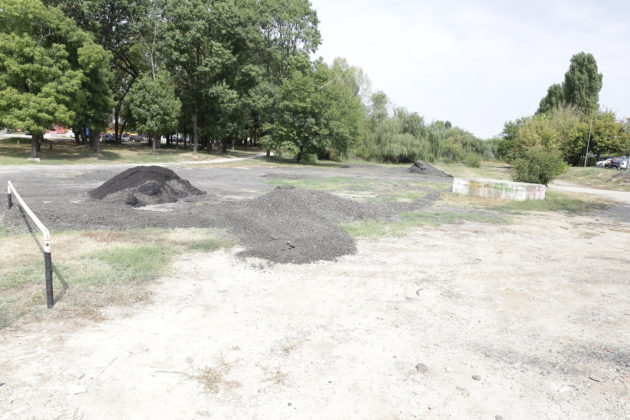 La acest aspect insalubru al Parcului Corniţoiu a contribuit nu doar natura, ci şi primăria