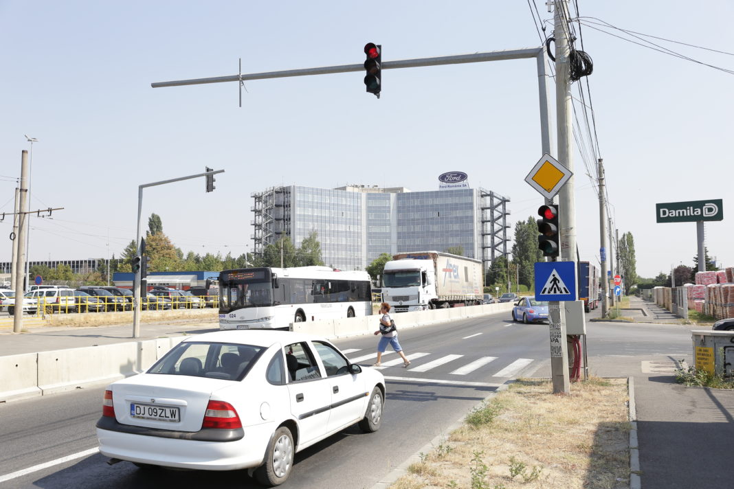 Pasarela ar trebui să înlocuiască o trecere de pietoni de pe strada Henry Ford.