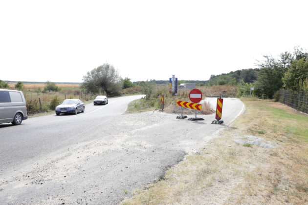 Firma SECOL trebuie să construiască un pod nou peste canalul de la Bratovoeşti. Aşa arată acum lucrările