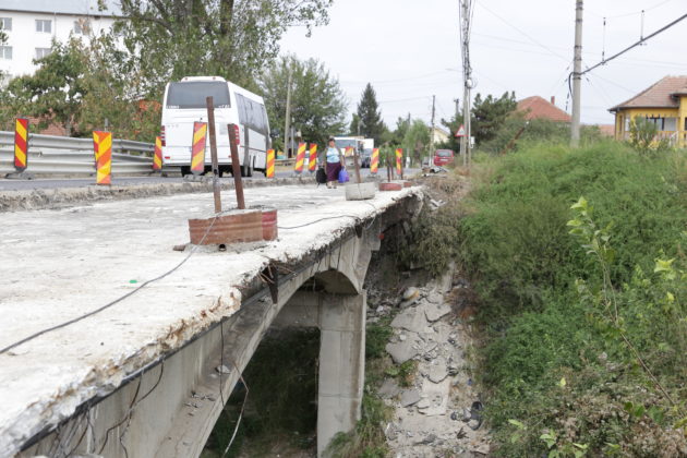 Imagine a degradării la podul de la Malu Mare