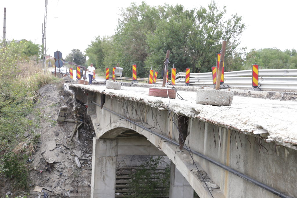 Imagine a degradării la podul de la Malu Mare